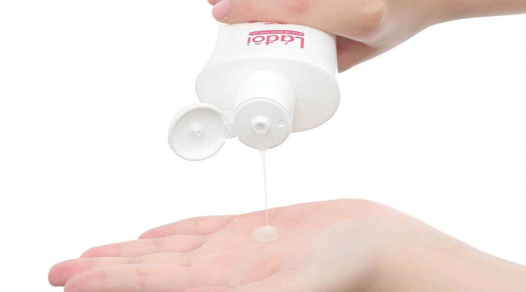 Sữa vệ sinh phụ nữ Shema Lá đôi màu hồng chai 200ml