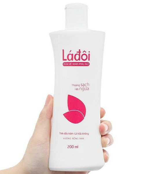 Sữa vệ sinh phụ nữ Shema Lá đôi màu hồng chai 200ml